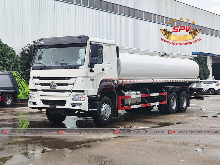 25,000 Litres Fuel Carrying Truck Sinotruk - Left Front Side View - SPV-vehicle